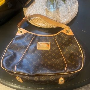 Louis Vuitton Galleria GM shoulder bag